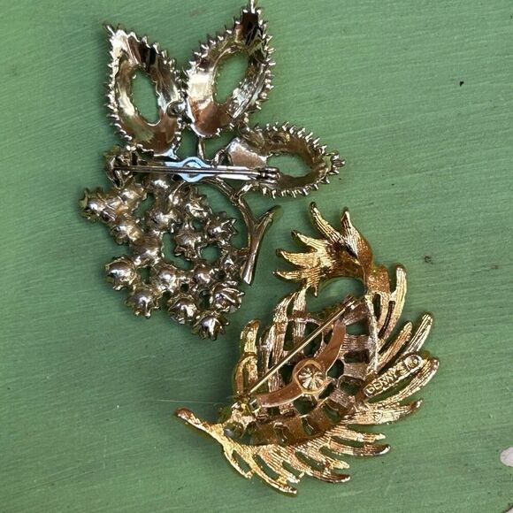 Lot Of 2 Vintage Gerry's & BSK Brooches Gold-tone Rhinestone Embellished Signed - Picture 5 of 8